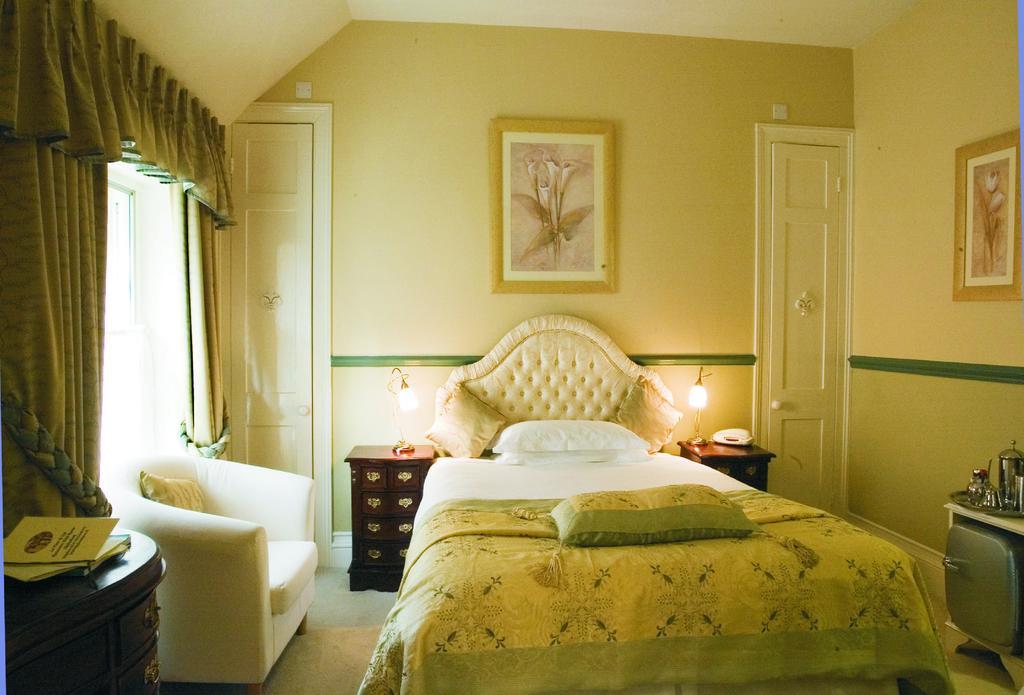 ลา เฟลอร์ เดอ ลิส Hotel ชาฟท์สบรี ห้อง รูปภาพ